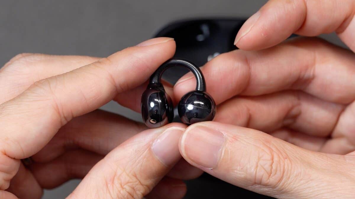 機能性・音質・装着感、すべてが最強のイヤーカフ型ワイヤレスイヤホン