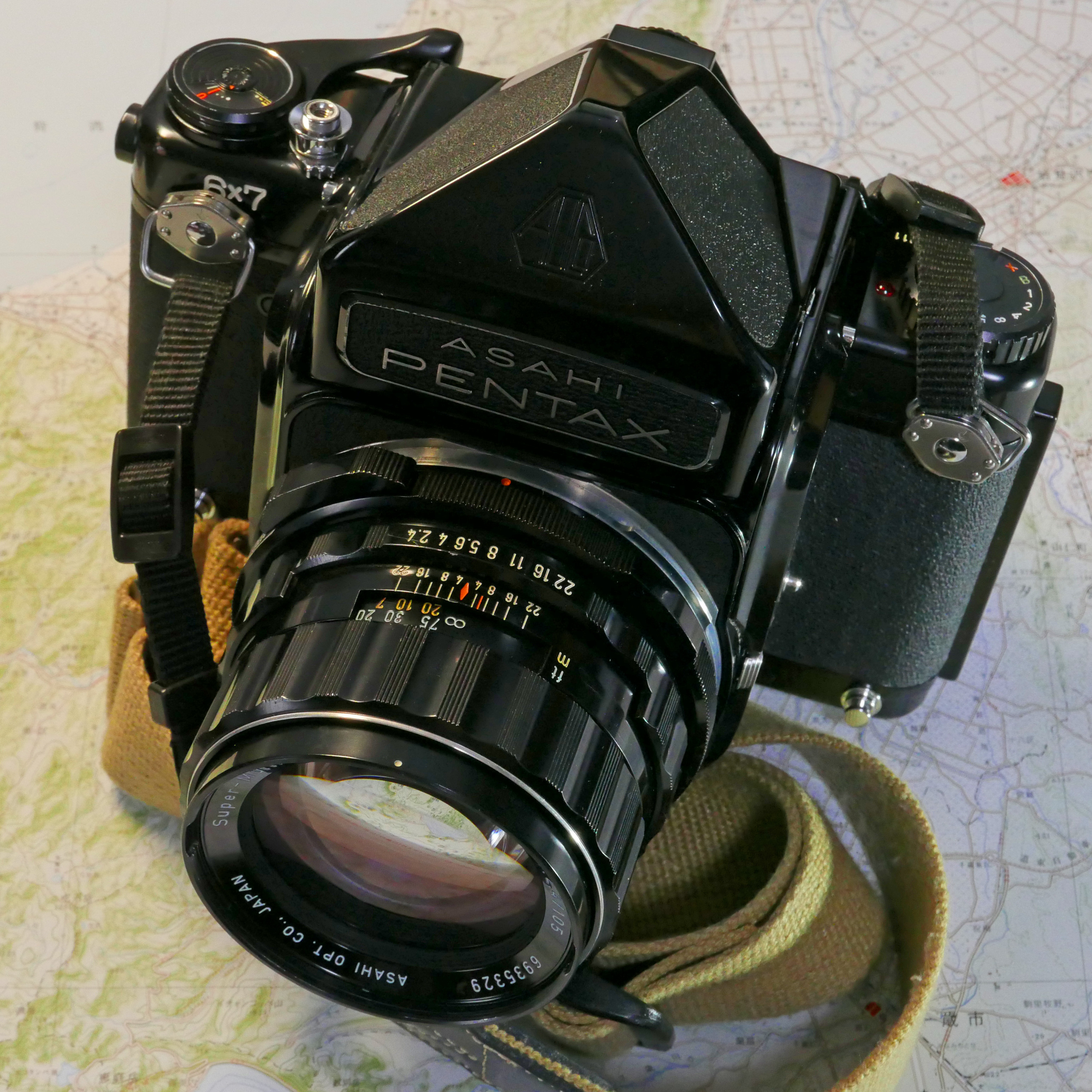 PENTAX67（6×7）いわゆるバケペン、アイレベルファインダーのデカさが