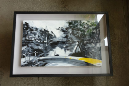 子どもの版画作品を「宇宙」をイメージして創る、絵本のような額縁