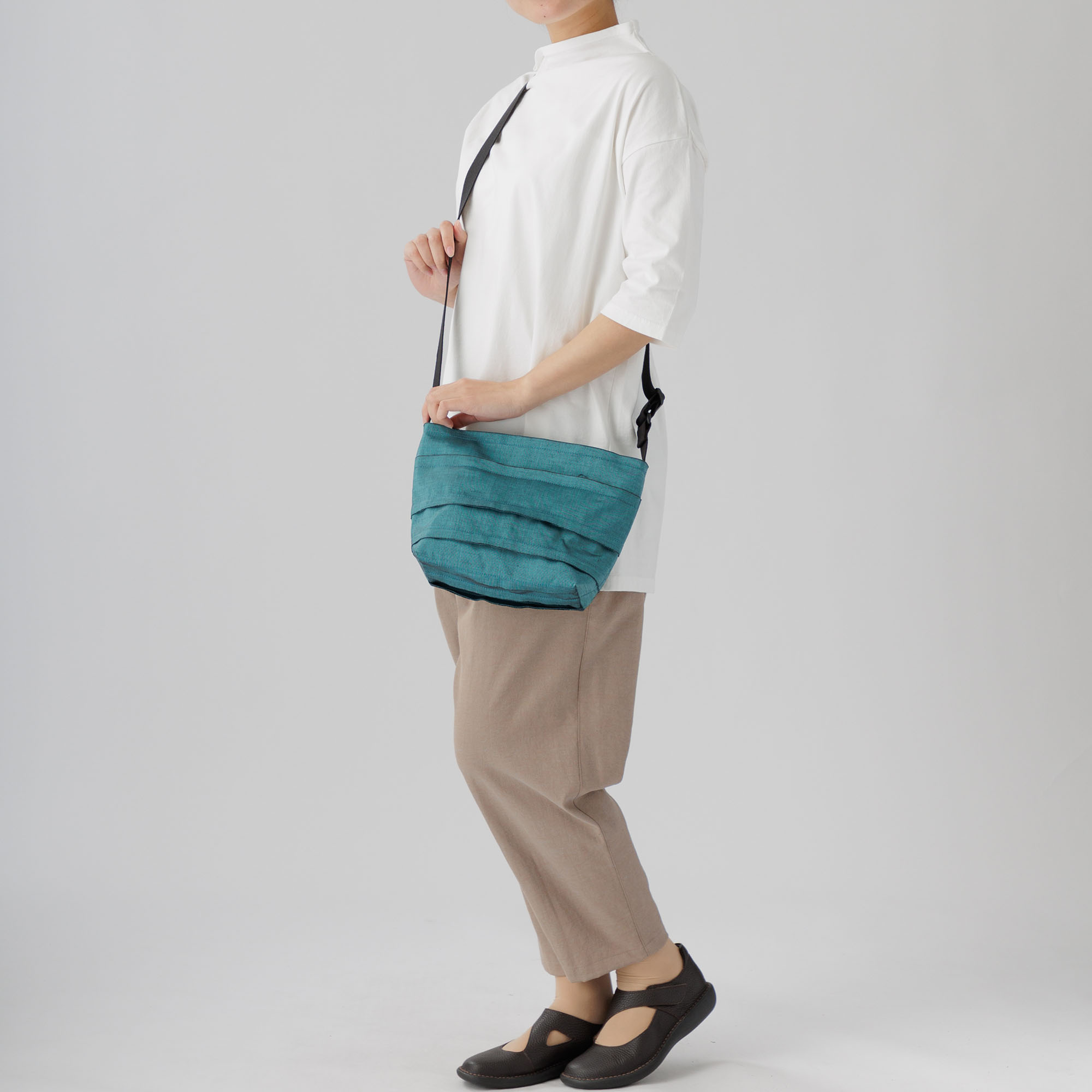 多彩なポケットのショルダーバッグ(小)5411-0 Series | かぐらやONLINE