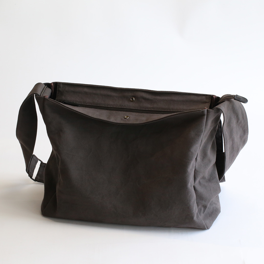 備長炭染め帆布ショルダーバッグ(L) | 香久山鞄