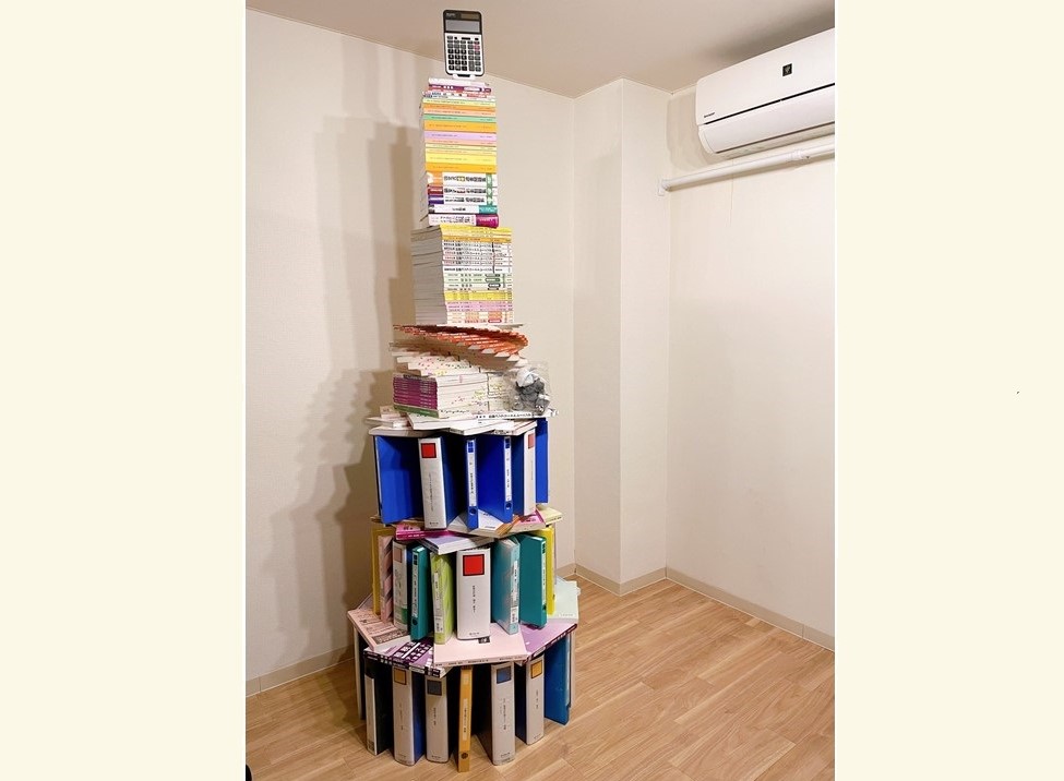 公認会計士試験合格】Twitterで大バズりの「教材タワー」 作成者は25歳