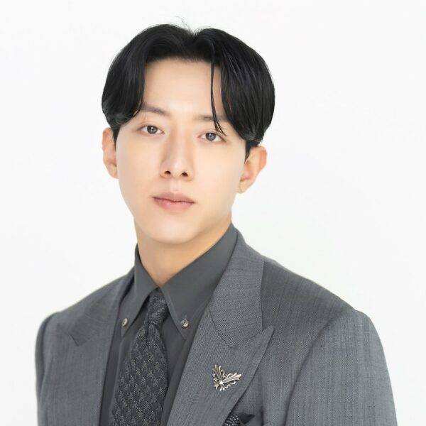 イ・ジョンシン / CNBLUE】バンドのベース、モデルで韓国俳優のイ