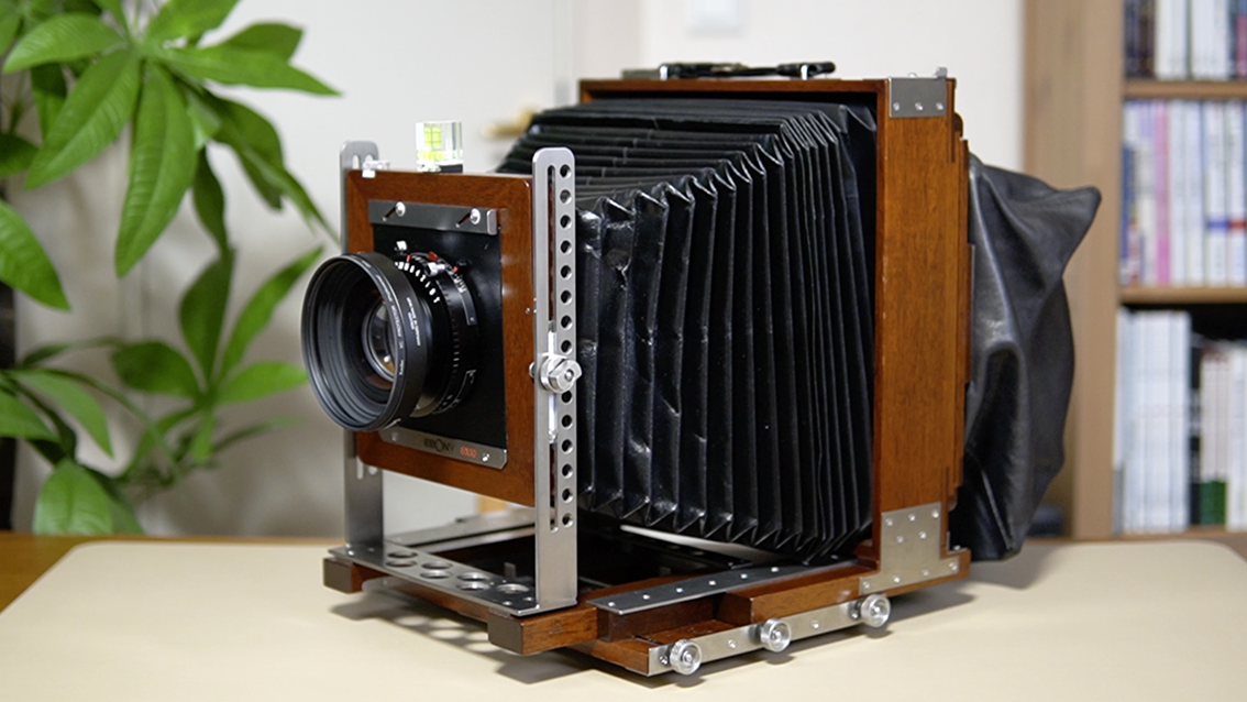 フィルムカメラ 002】EBONY 8×10（エボニー 8×10） | 写真家 吉村和敏