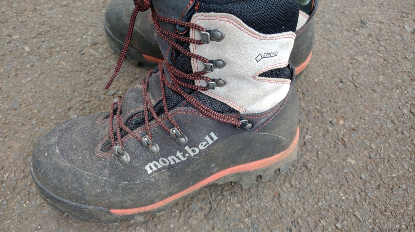 スパイク付き防水チェンソーブーツ モンベルのプロテクションロガー