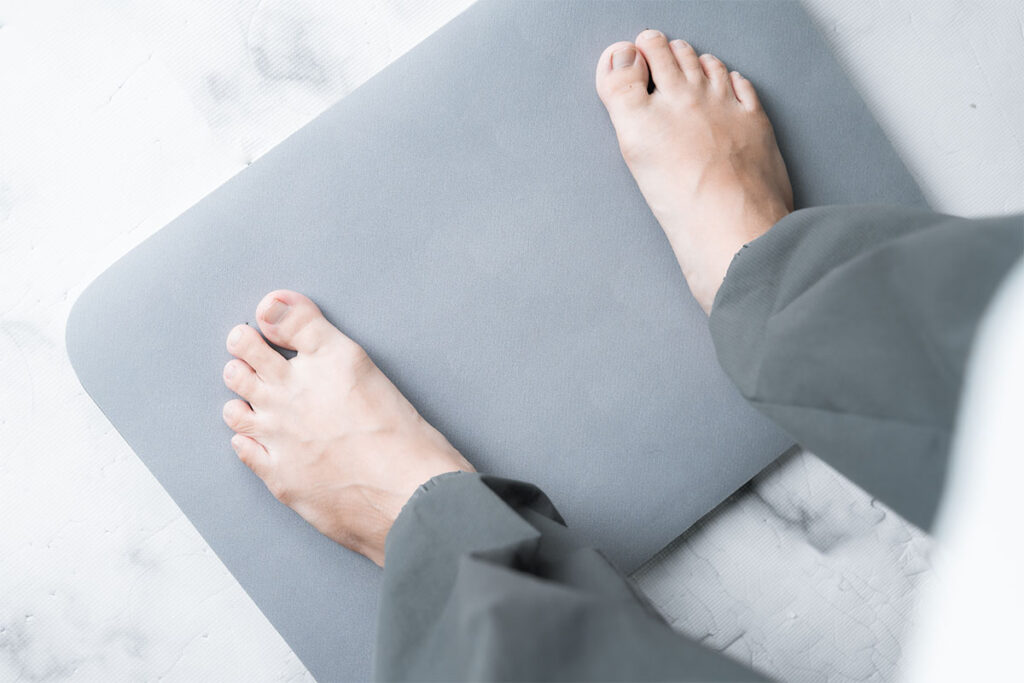 issin Smart Bath Mat レビュー | お風呂上がりに体重測定可能な