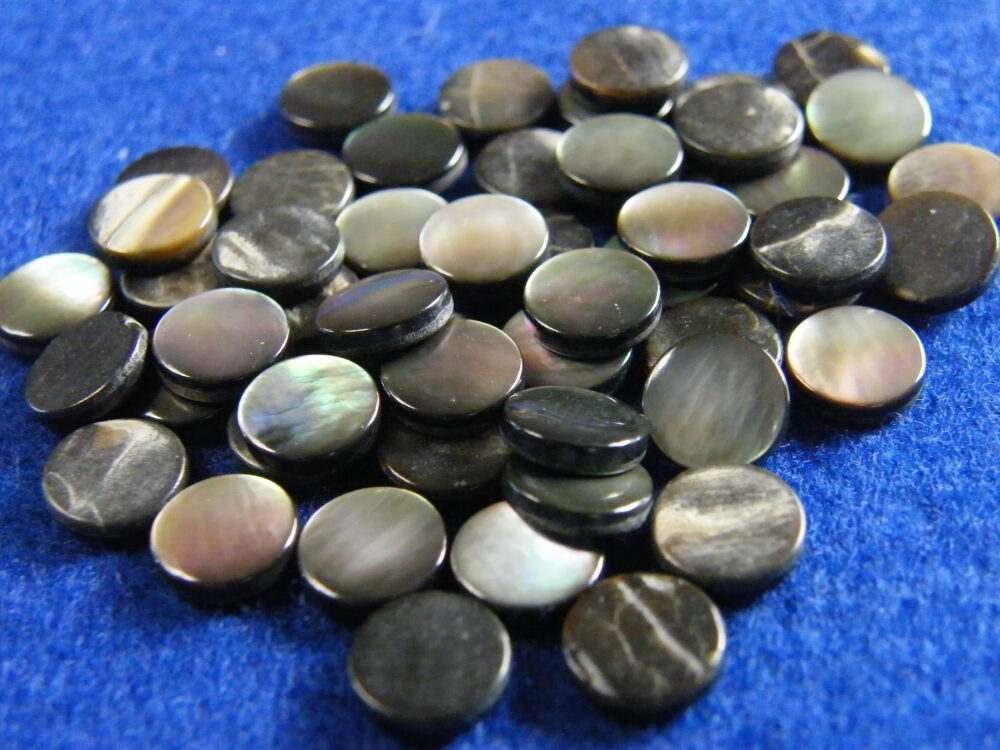 262SS 黒蝶貝 8 ㎜ 穴なし（天まる） 1個35円（税抜） | 川西ボタン倶楽部