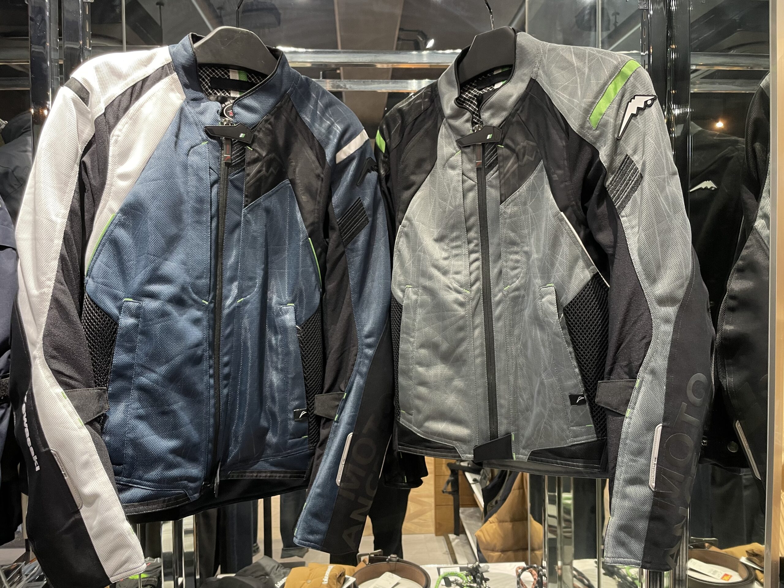 クシタニ定番のメッシュジャケット2024モデル「カワサキ エアコンテン