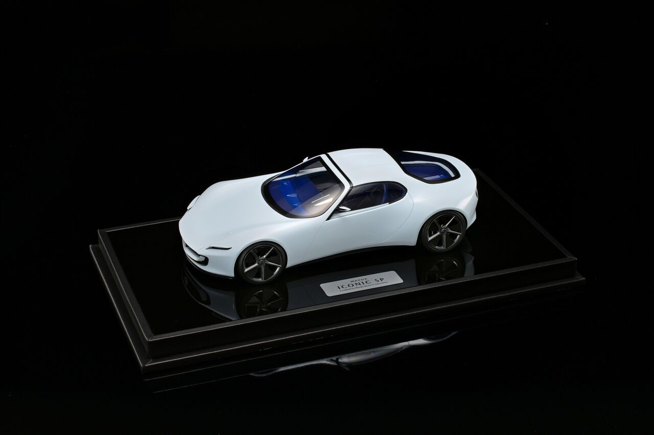 モデルカー「MAZDA ICONIC SP 1/43（SHELL WHITE）」が在庫切れになり