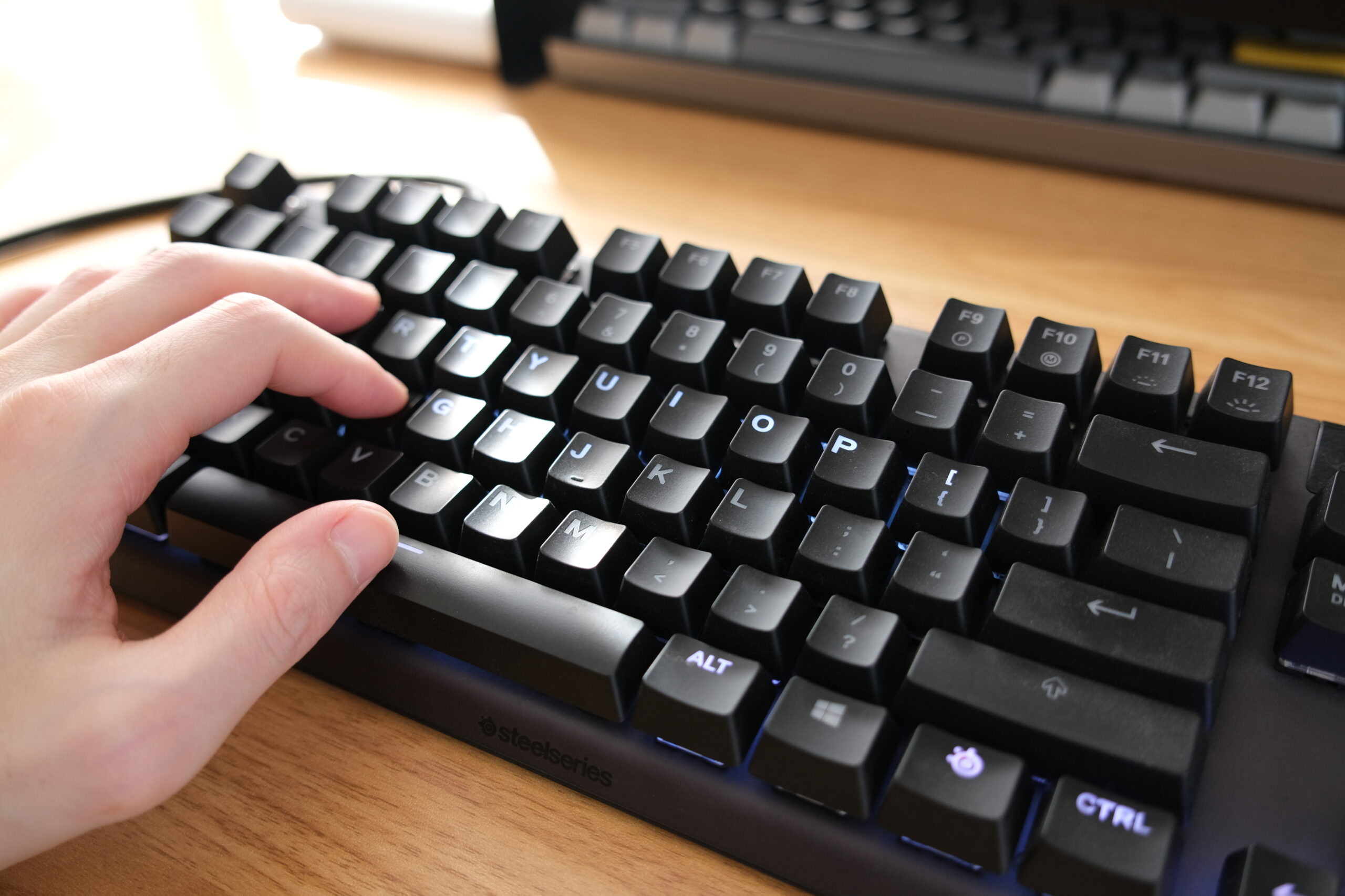 Apex Proの旧版は未だに良すぎる。価格を抑えながらラピッドトリガーも