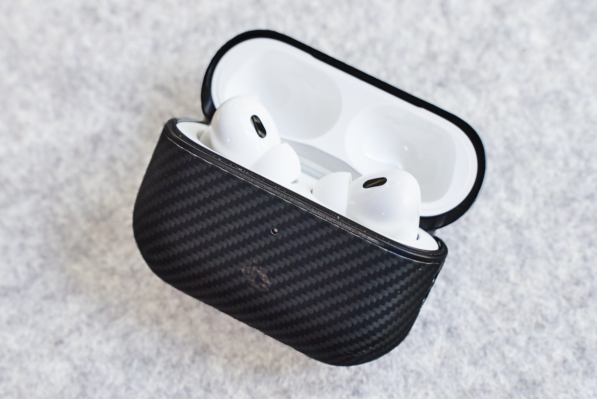 AirPods Pro（第2世代）『前モデルとの違い、PITAKAケース装着で快適に』
