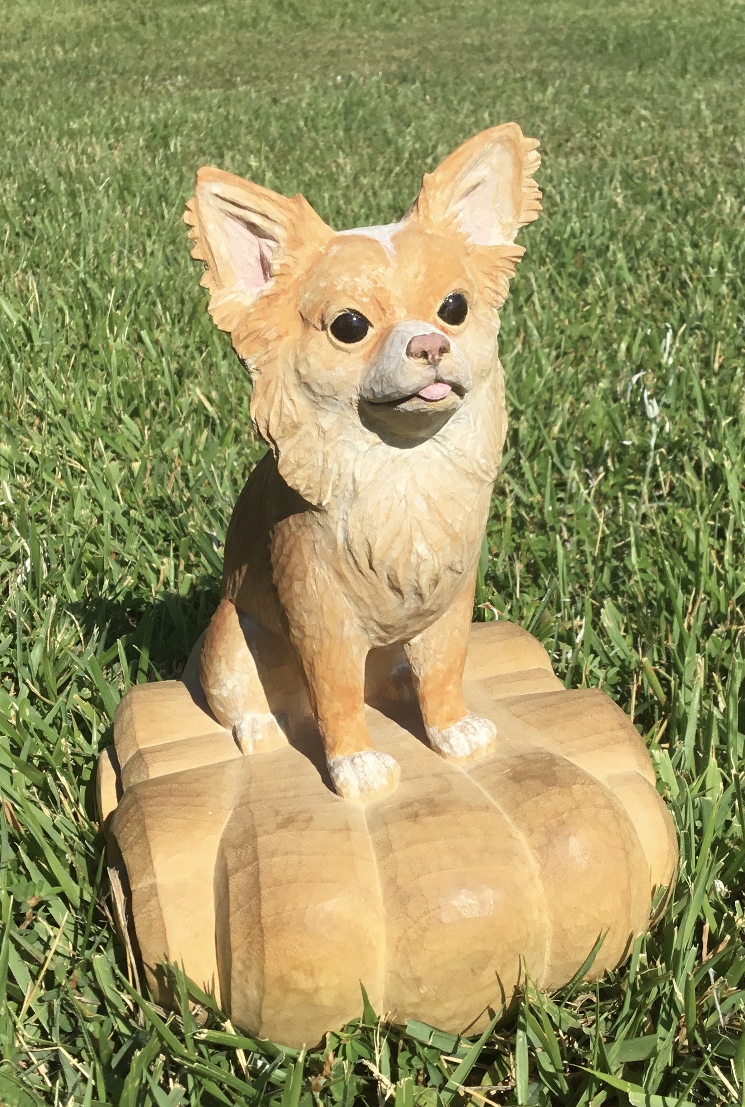 チワワのモック君の木彫を制作しました。