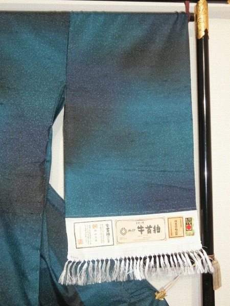 牛首紬後染め訪問着緑と黒ろうけつたたき染めにレース模様（八掛なし