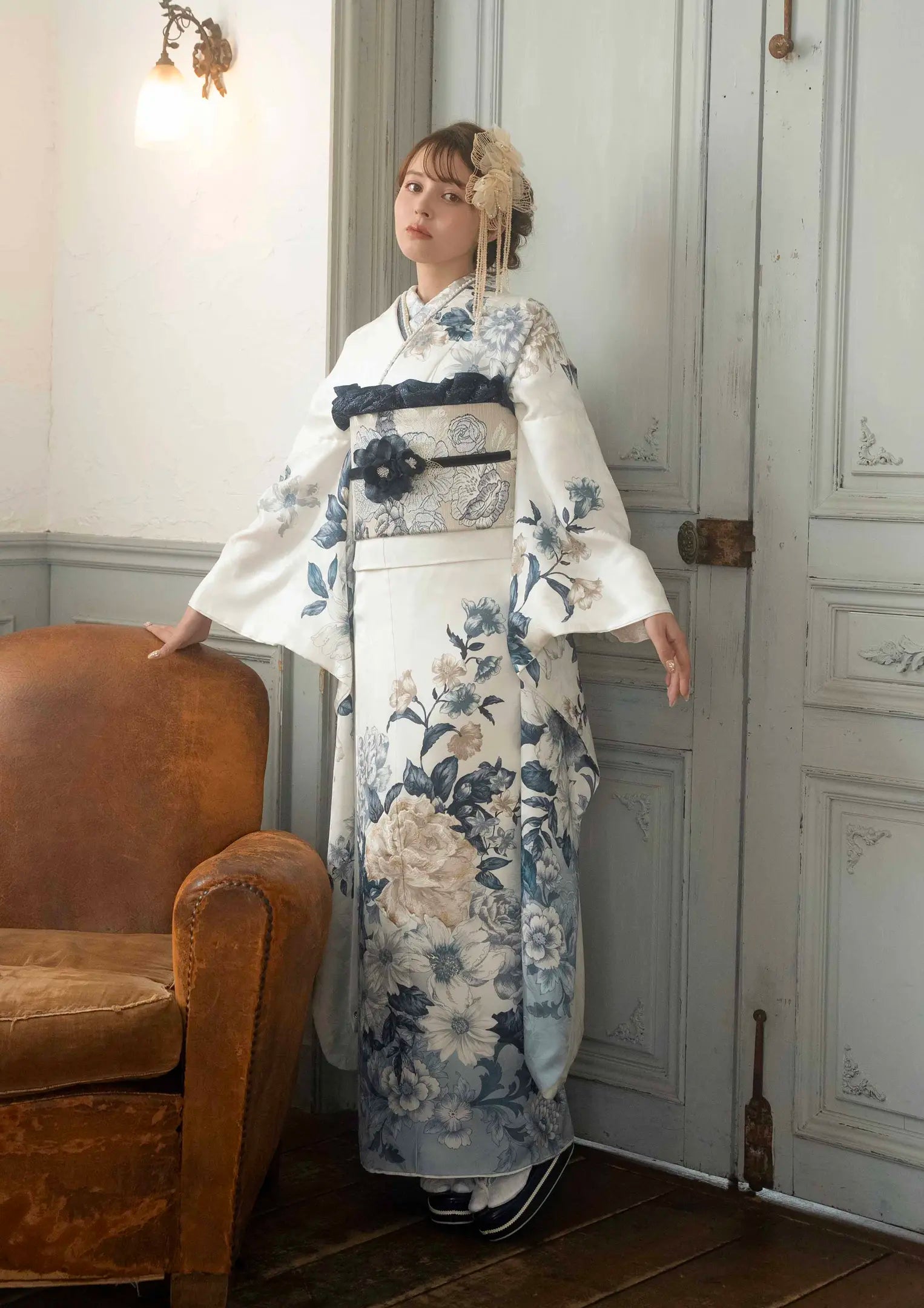 振袖ネットレンタル：儚げノスタルジー】ヨーロピアンアンティークな白