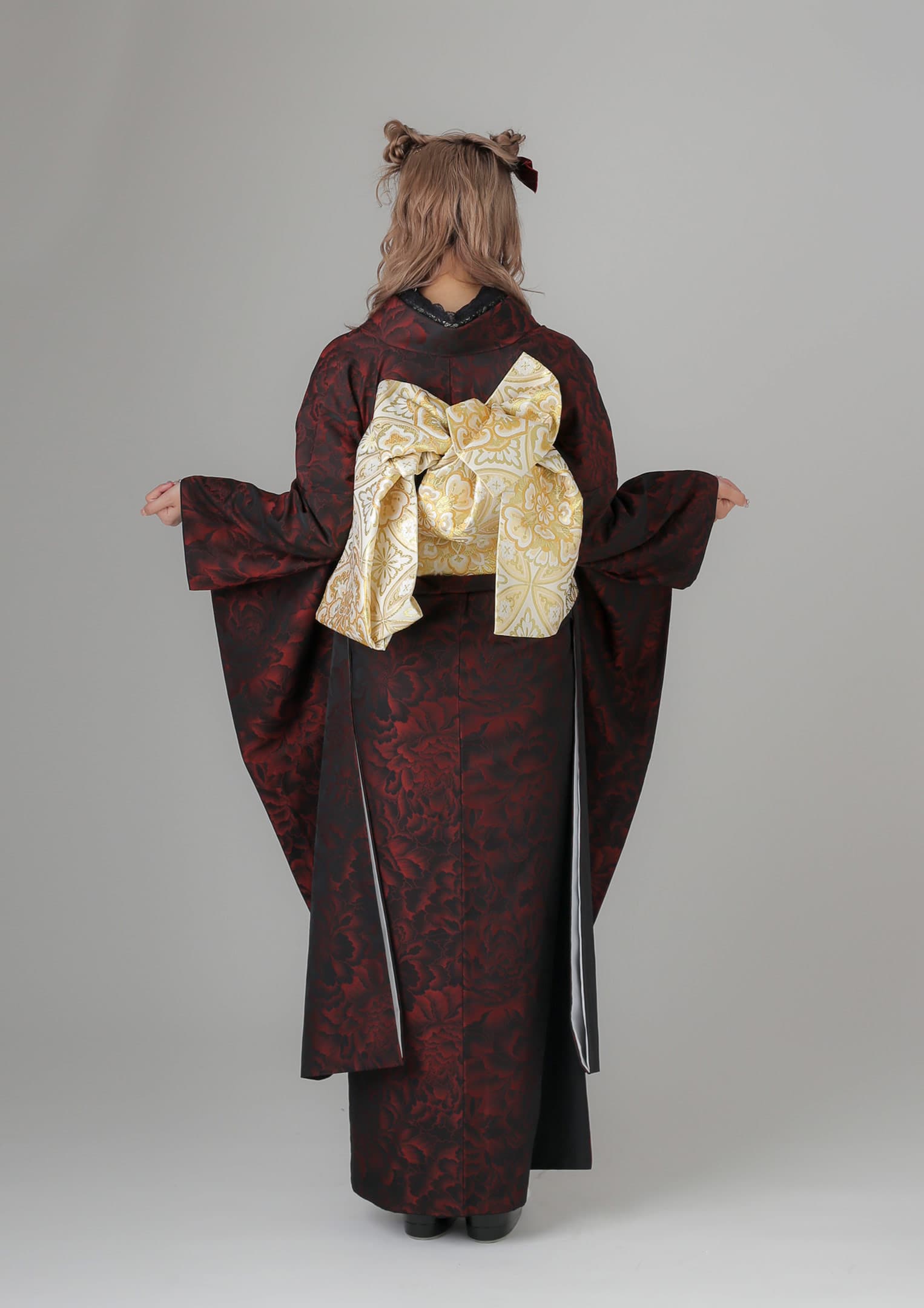 振袖ネットレンタル：赤に黒牡丹】浮かび上がる牡丹がミステリアス2nd