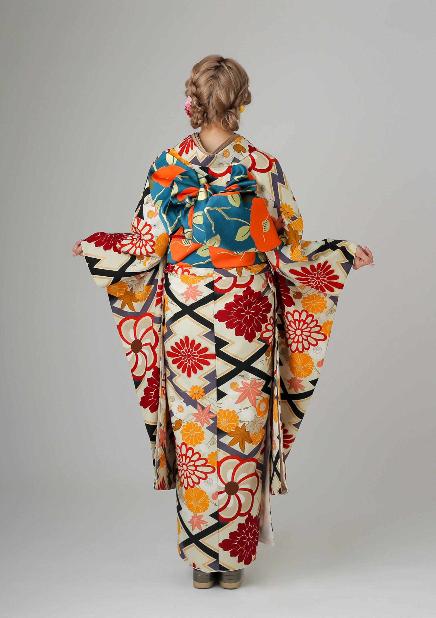 振袖ネットレンタル：白とモダン】幾何学模様の大正浪漫スタイル/KH