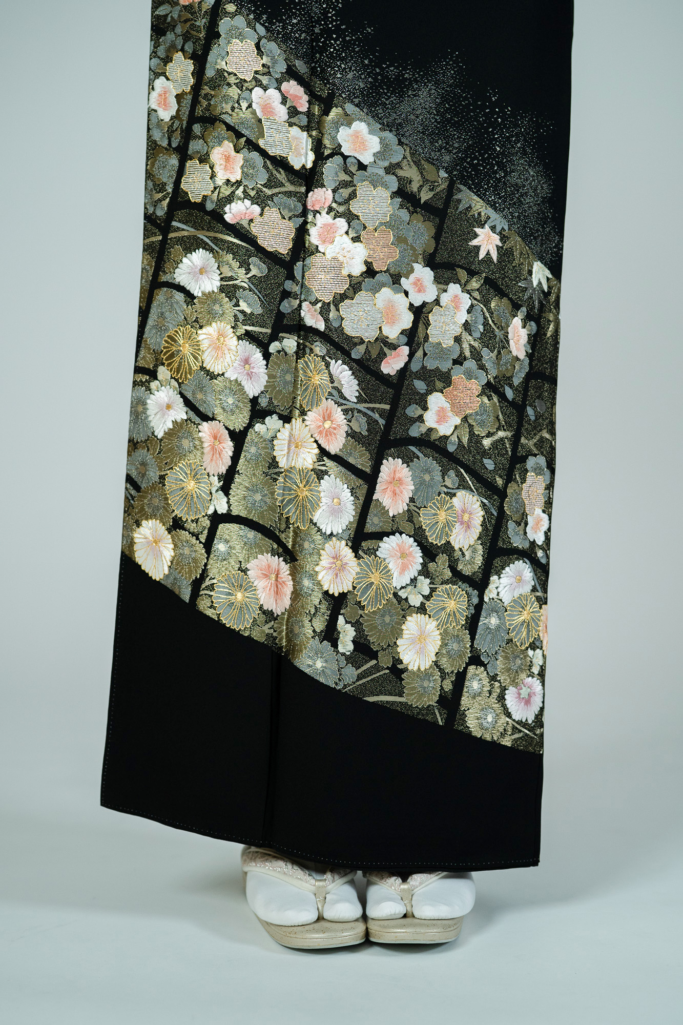 最高級総刺繍の黒留袖レンタル】山口美術織物 品番：t-680 サイズML