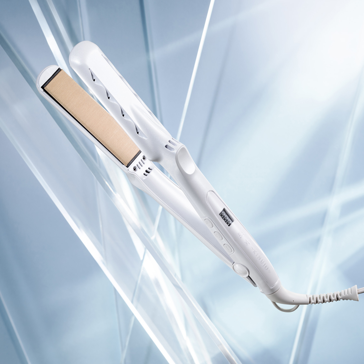 絹女 ～KINUJO～｜うるツヤ髪へ。KINUJOストレートアイロンのフラッグ