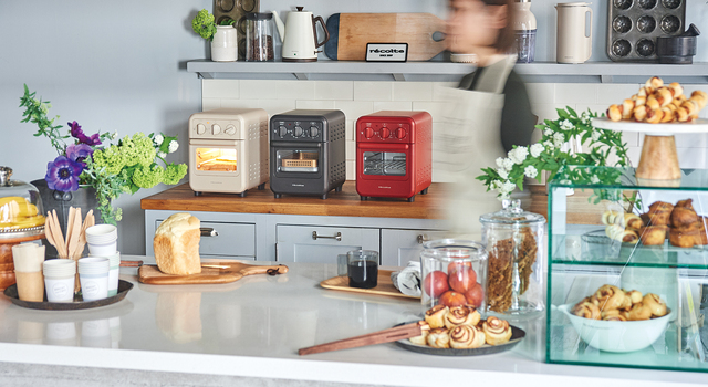 コンパクトでカラフル／ 今どきの暮らしにちょうどいいキッチン家電