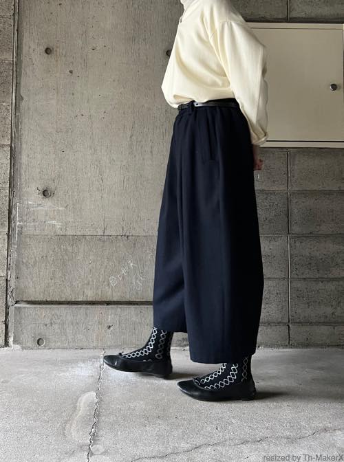 atelier naruse アトリエナルセ / ウールフラノVネックプルオーバー