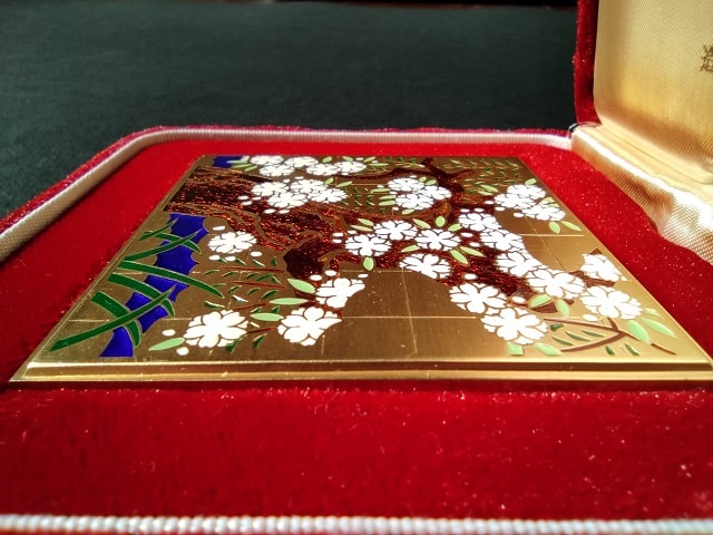 造幣局「久蔵桜」七宝入り銀章牌の紹介 | 金銀砂子・造幣局の金属工芸