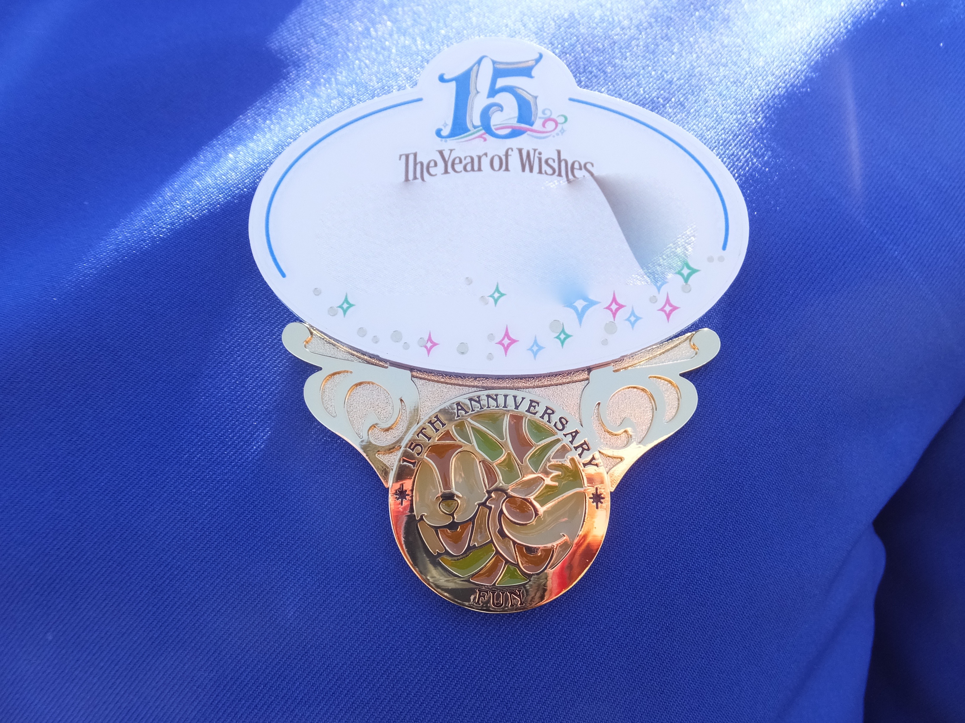 TDS15周年】キャストさんのネームタグ下にあるバッジは本人さえ貰える