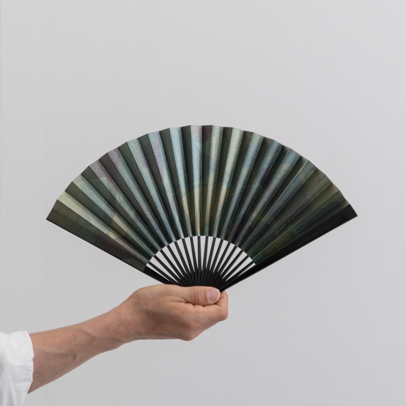 美也古扇 燻 pattern madara #2 | 京扇子｜金彩扇子作家米原康人