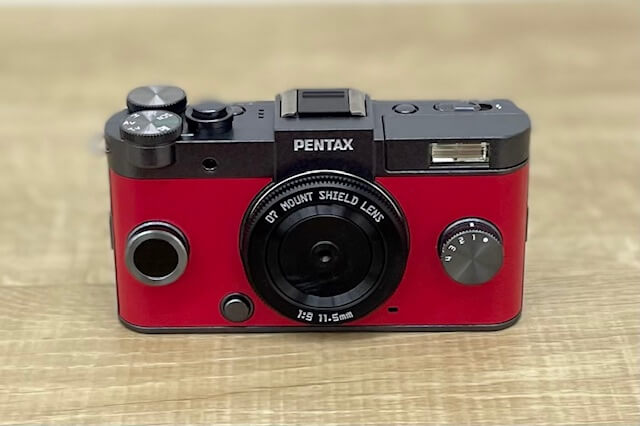 やんちゃで実にいい面構えだ、PENTAX Q-S1。｜記憶カメラ