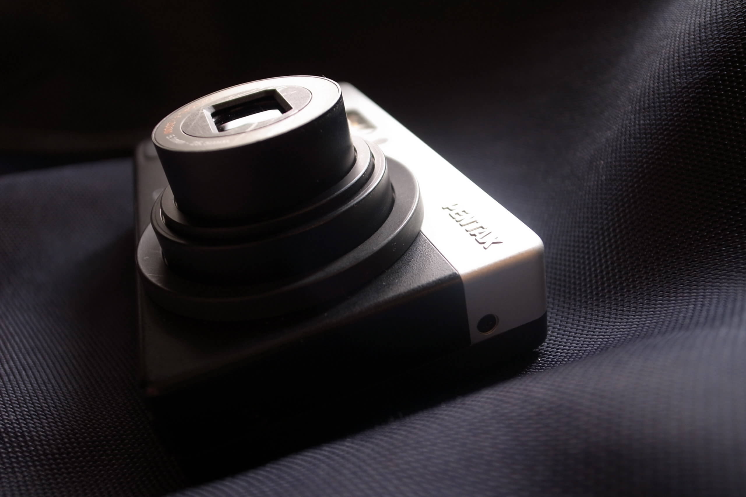 これぞミニマルなオールドコンデジ。Pentax Optio H90がやって来た