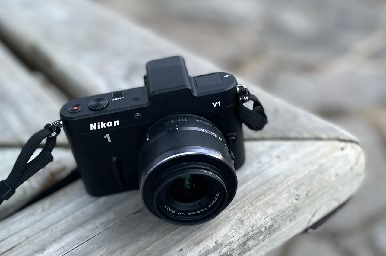 ジワジワと惚れ込むタイプの、Nikon 1 V1というミラーレス。｜記憶カメラ