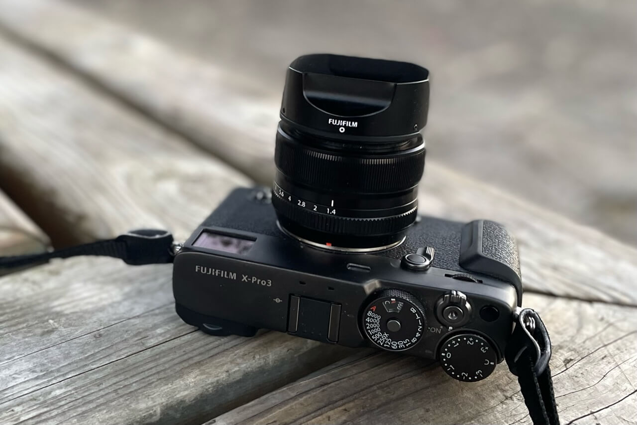 ブラックに見えたりシャンパンゴールドに見えたり。X-Pro3のDRブラック