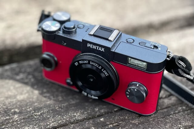 スマホカメラでもいいんだけど、コンパクトなカメラがあるとカッコいい