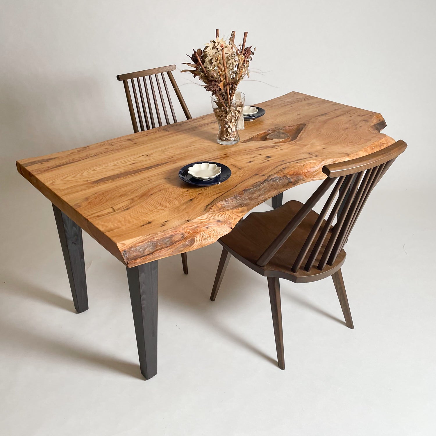 天然杉一枚板でか節カーブテーブル蜜蝋クリーム仕上げ 天然杉一枚板で