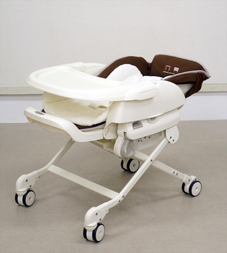 □ルシエス オートスウィング 【コンビ combi】 発売日2015年3月24日