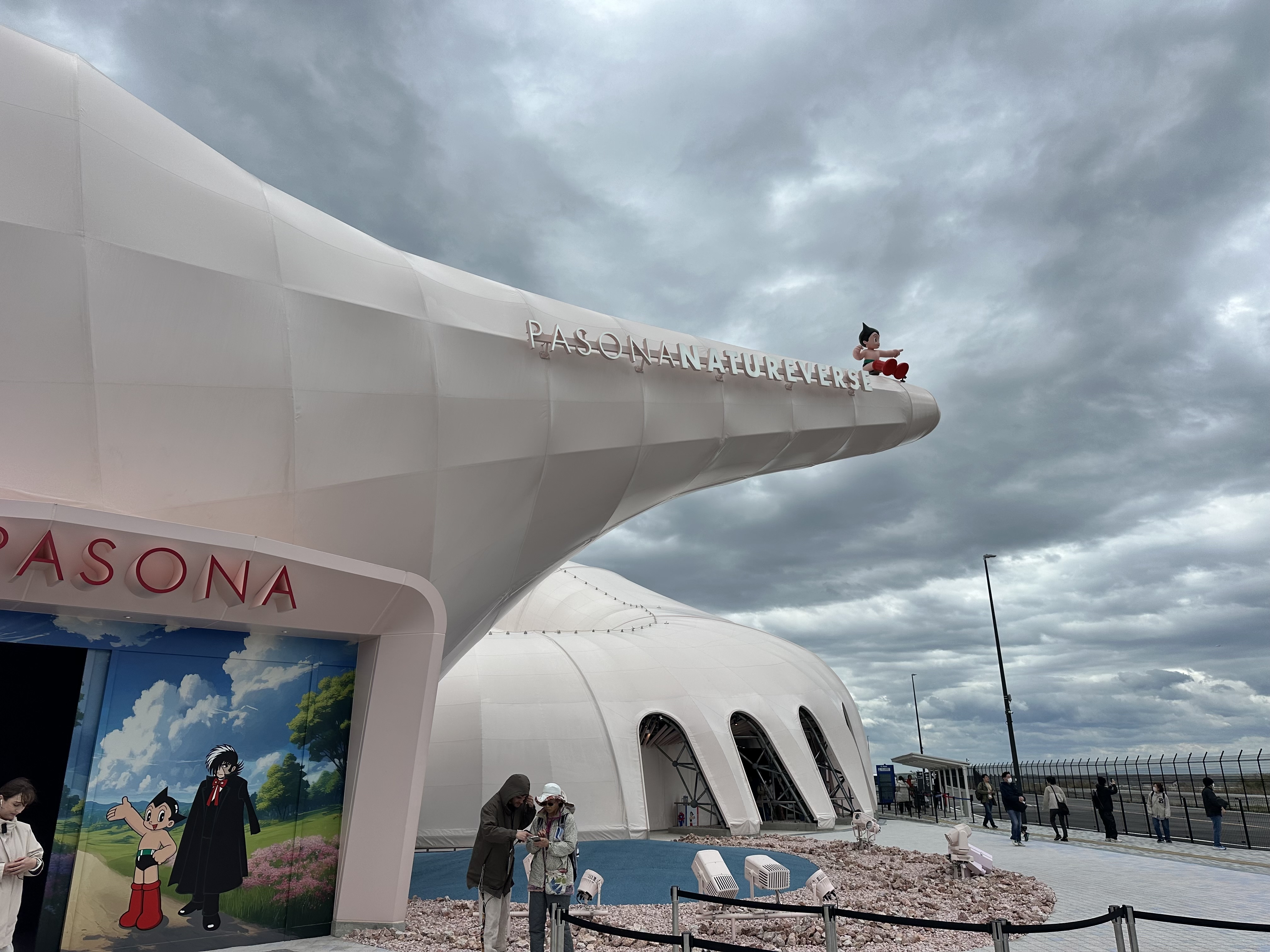 大阪・関西万博2025】鉄腕アトムとブラックジャックにエスコートされ