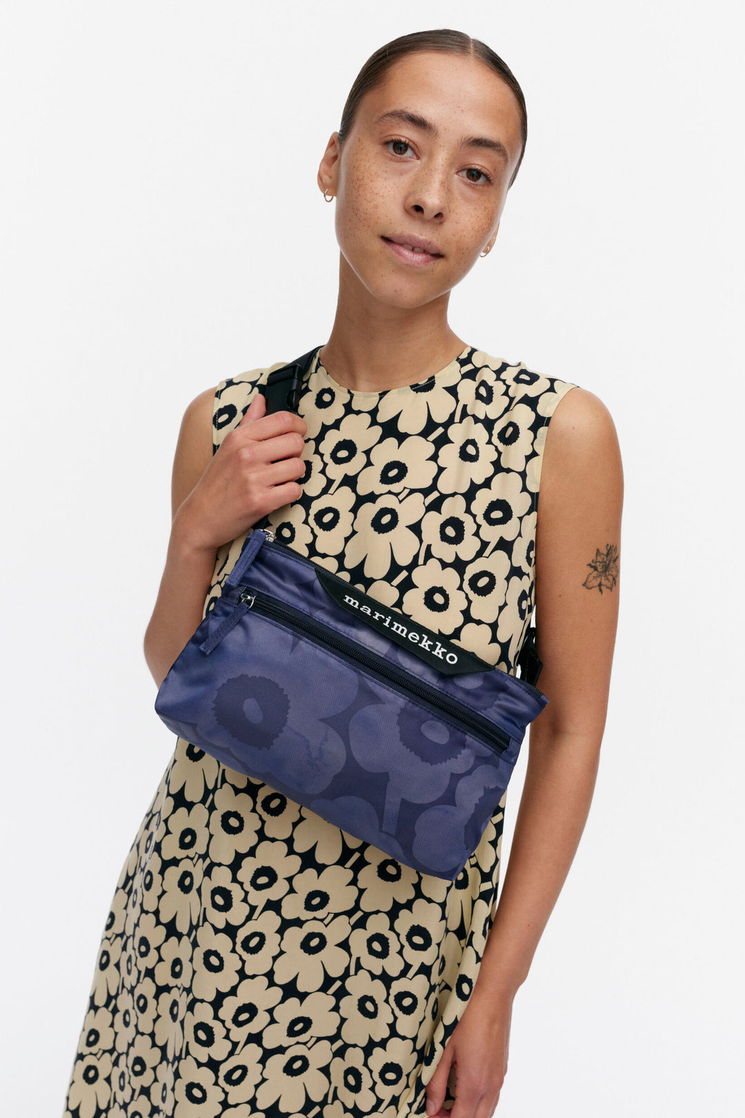 Marimekko Neat Crossbody Unikko Small Navy/Blue – KIITOSlife