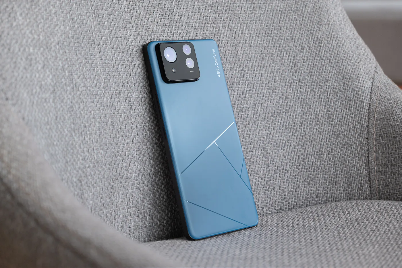 ASUS「Zenfone 11 Ultra」はAI搭載で痒い所に手が届くフラッグシップス