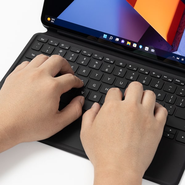 HUAWEI MateBook Eレビュー：2.5K OLEDパネル採用の12.6インチ