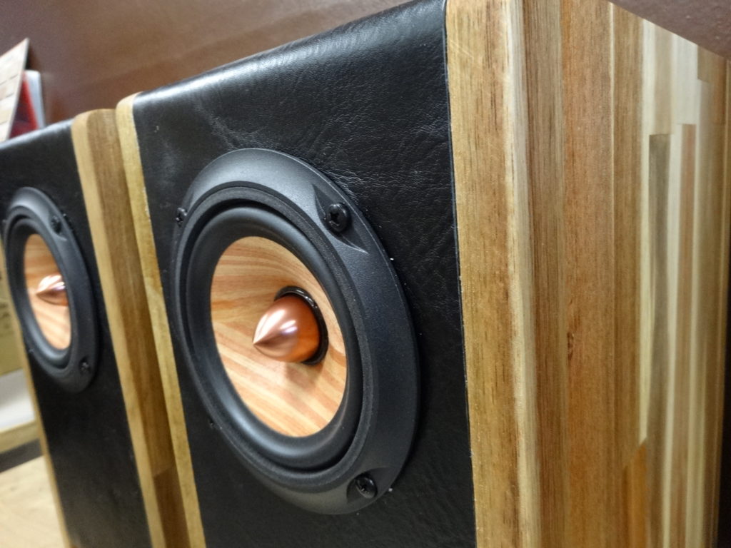 レザー張り・ダブルバスレフ・エンクロージャーのオーダー製作