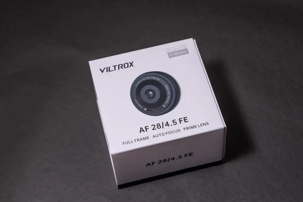 薄型で小型のAF付き単焦点レンズ「VILTROX AF 28mm F4.5 FE」実写