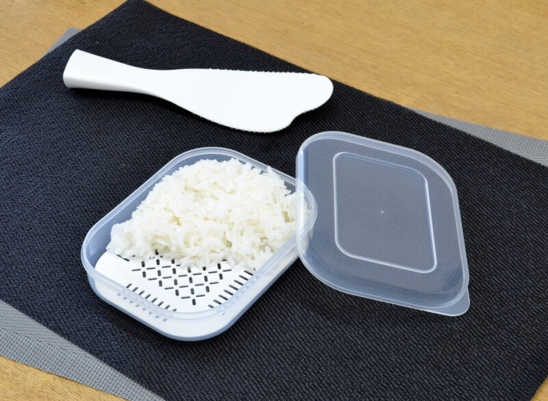 スノコPlus冷凍ご飯保存容器」新発売。透明容器にスノコ付き。ご飯を