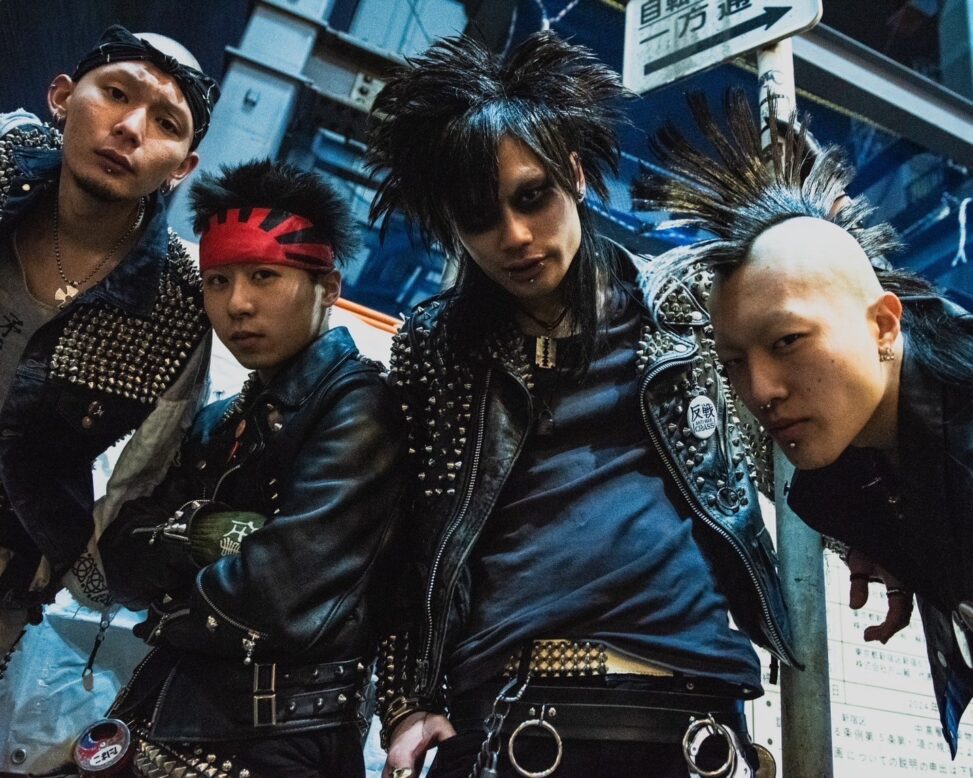 東京のアンダーグラウンドパンクシーンでメキメキと頭角をあらわす全員