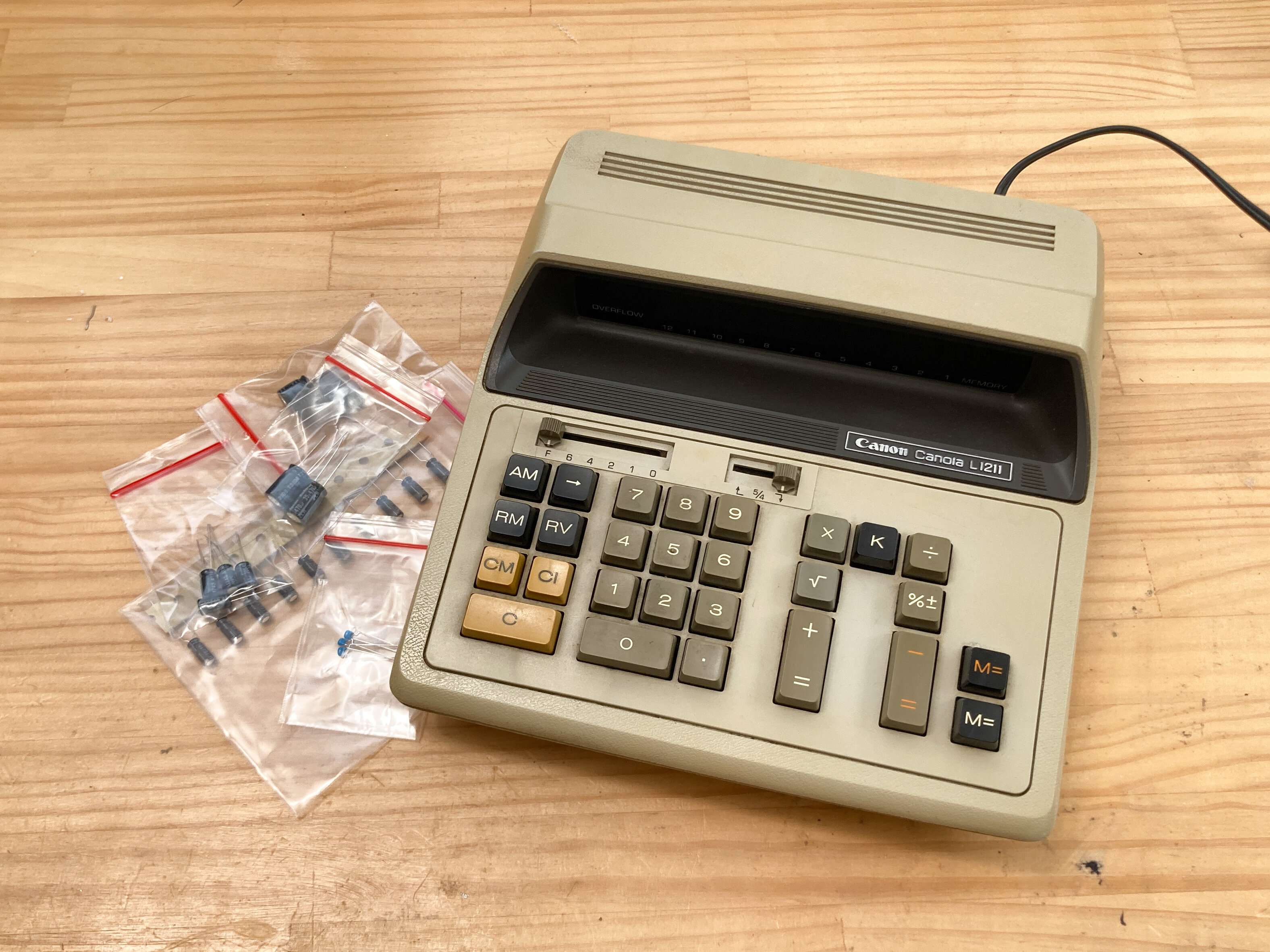 1970年代の卓上計算機Canon Canola L1211を修理してみましたが