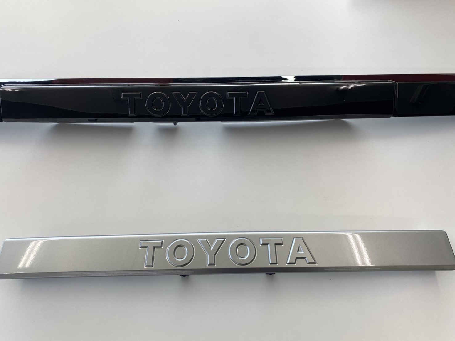 ランクル250をカスタム！上級グレードZX純正ガーニッシュ交換取付