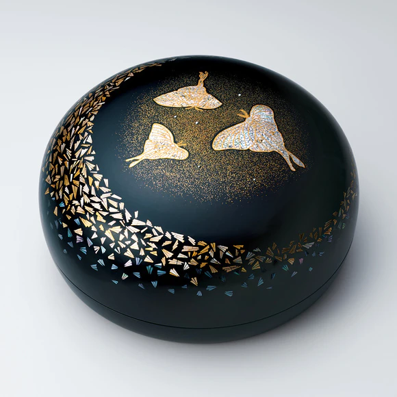 乾漆螺鈿合子「月に舞う」(松本 真奈)｜ギャラリージャパン