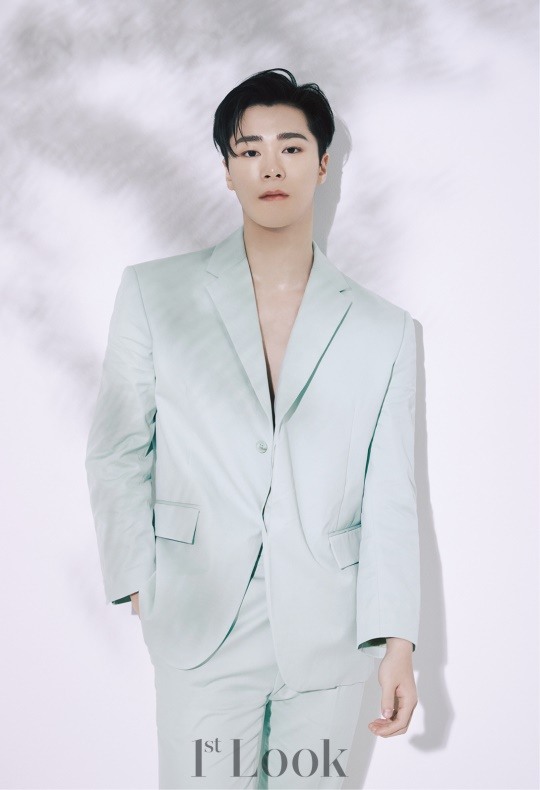 ASTROムンビン、セクシーな男性美を披露…感嘆を呼ぶビジュアル | K-POP