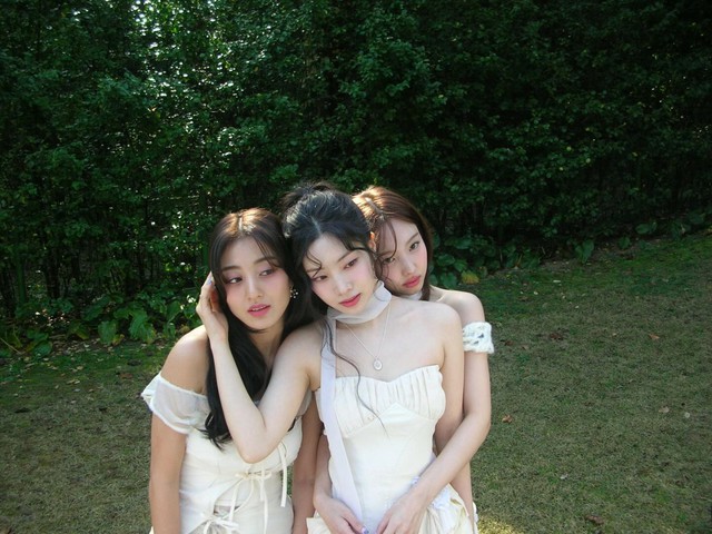 TWICE」ナヨン、ジヒョ＆ダヒョンと共に森の妖精のようなビジュアル