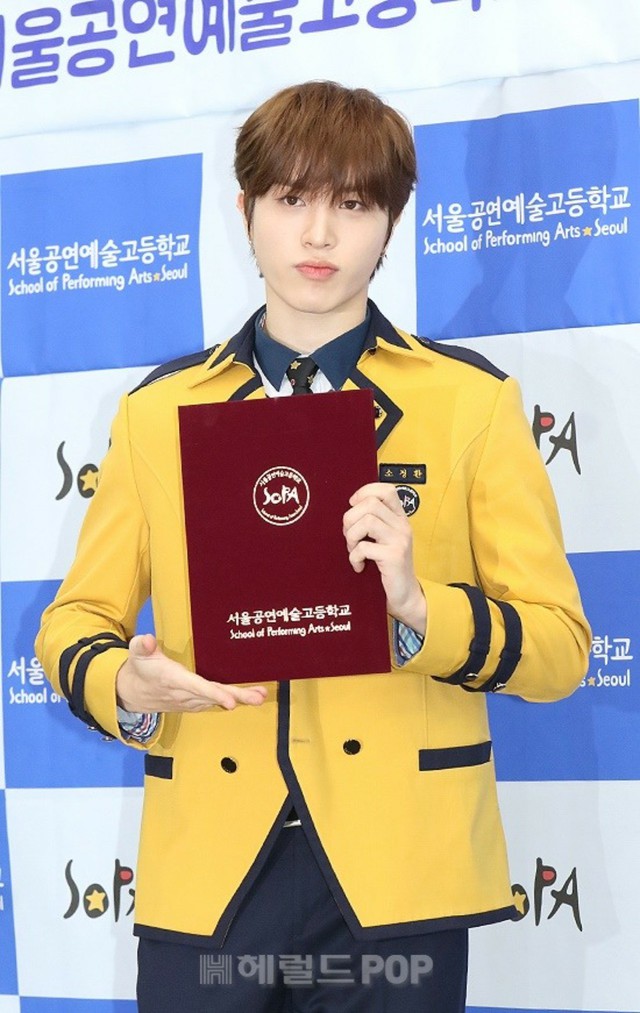 フォト】「TREASURE」ソ・ジョンファン、ソウル公演芸術高校の卒業式に