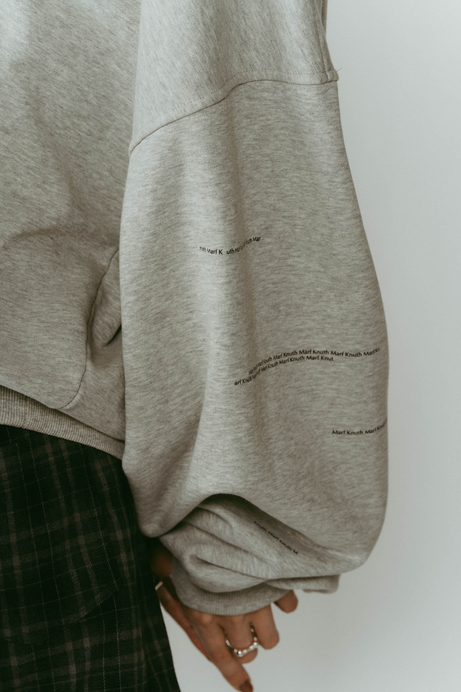 Kerror design sweat(unisex)/2color | KNUTH MARF