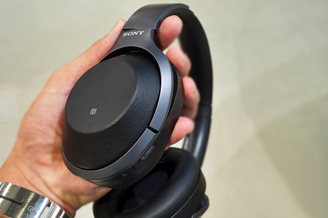 ワイヤレスノイズキャンセリングステレオヘッドセット「WH-1000XM2」を